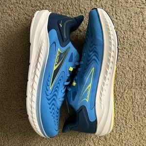 New w/o box Mens Altra Torin 7